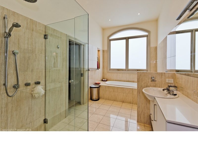 73 Derwent Avenue, Geilston Bay TAS 7015