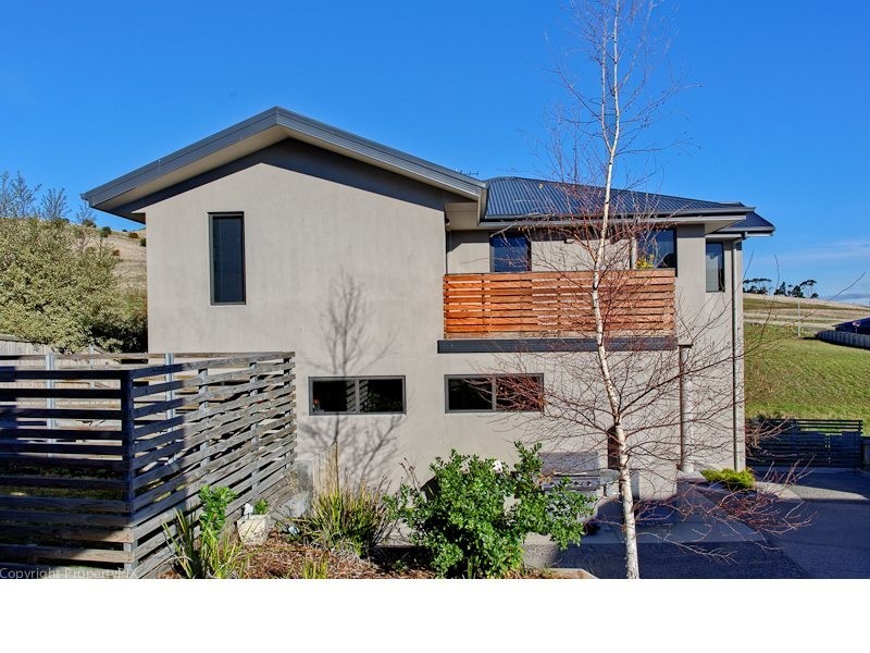 2/12 Skala Road, Tranmere TAS 7018