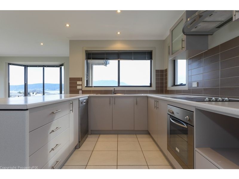 2/12 Skala Road, Tranmere TAS 7018