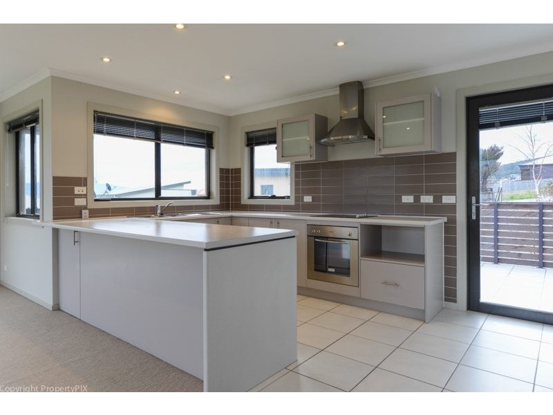 2/12 Skala Road, Tranmere TAS 7018