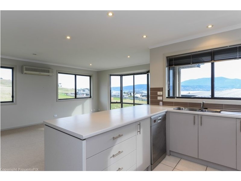 2/12 Skala Road, Tranmere TAS 7018