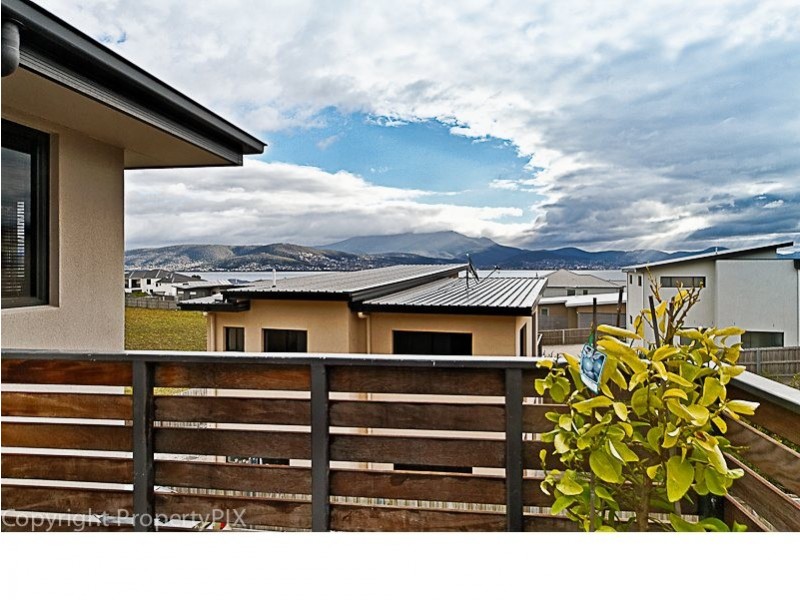 2/12 Skala Road, Tranmere TAS 7018