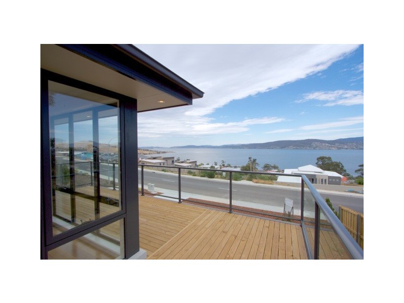 1/590 Oceana Drive, Howrah TAS 7018