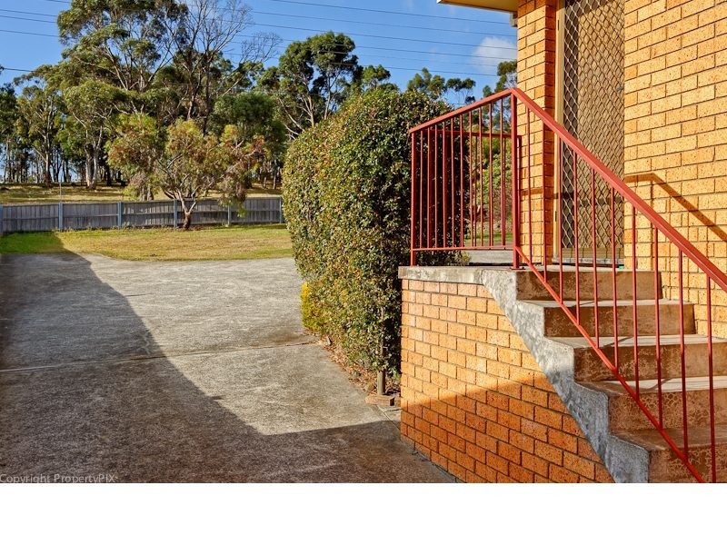 2/36 Cuthbertson Pl, Lenah Valley TAS 7008