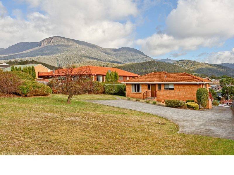 2/36 Cuthbertson Pl, Lenah Valley TAS 7008