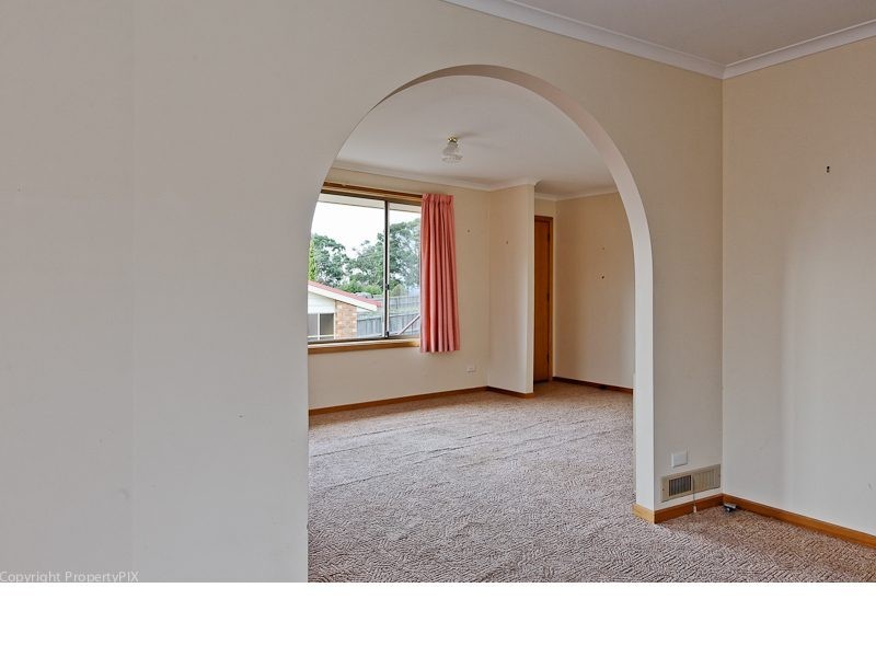 2/36 Cuthbertson Pl, Lenah Valley TAS 7008