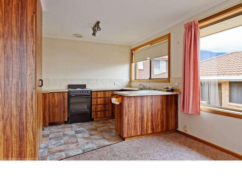 2/36 Cuthbertson Pl, Lenah Valley TAS 7008