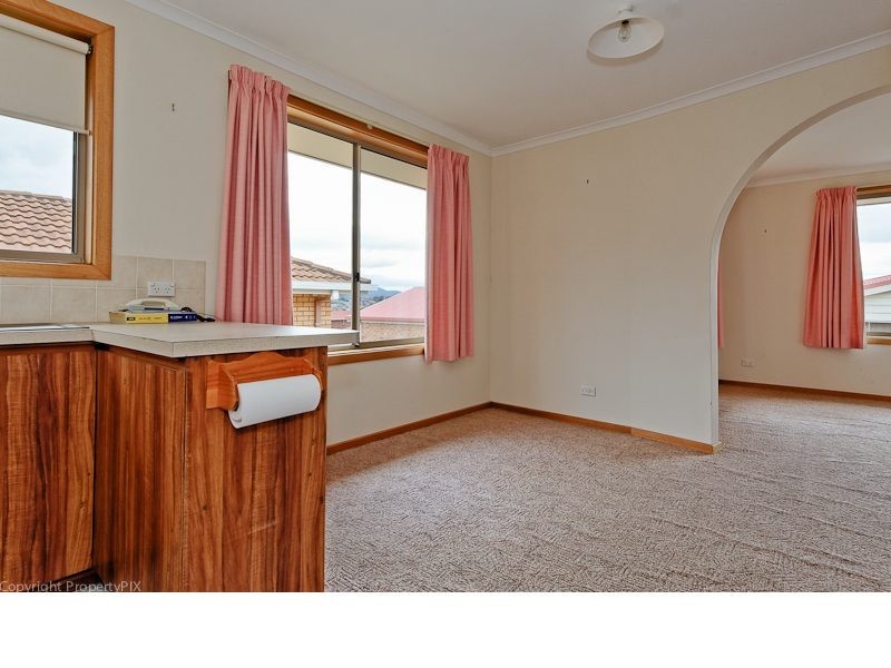 2/36 Cuthbertson Pl, Lenah Valley TAS 7008