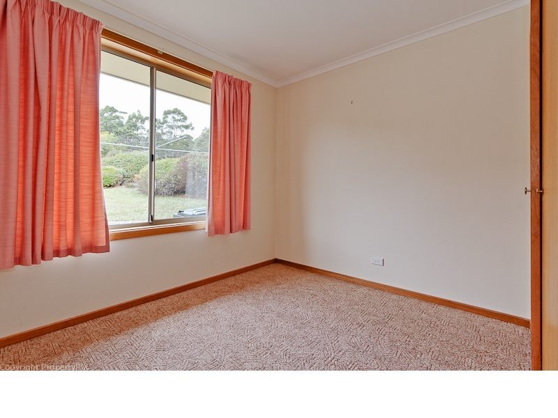 2/36 Cuthbertson Pl, Lenah Valley TAS 7008