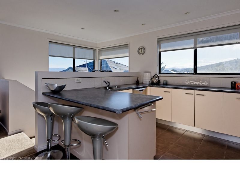 2/716 Oceana Drive, Tranmere TAS 7018