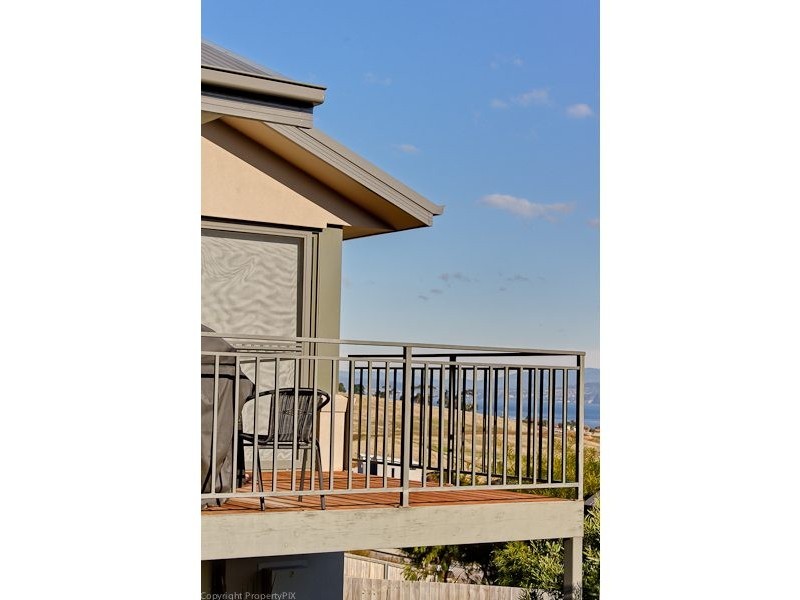 2/716 Oceana Drive, Tranmere TAS 7018