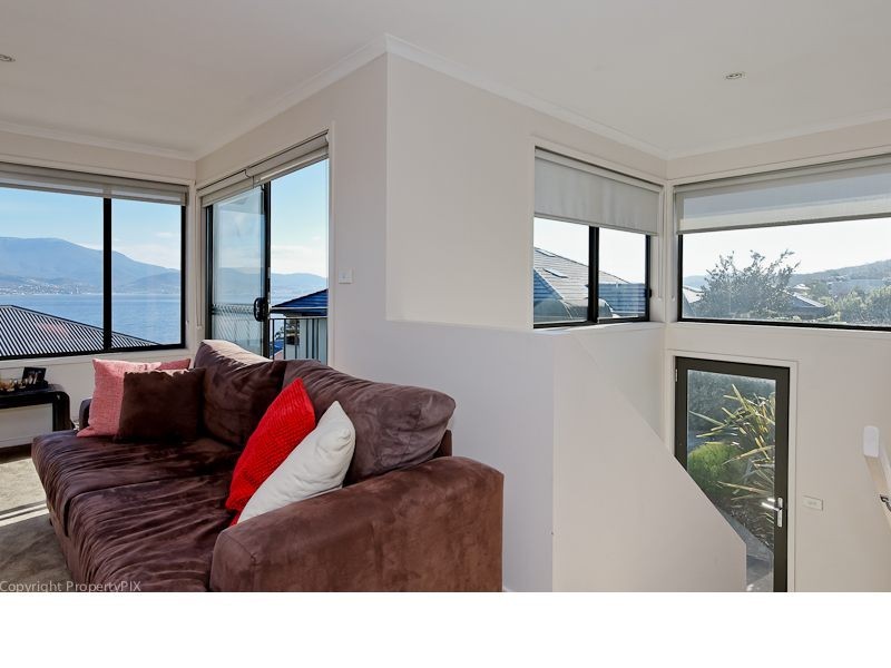 2/716 Oceana Drive, Tranmere TAS 7018