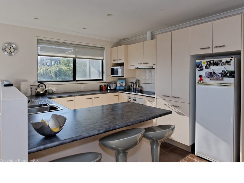 2/716 Oceana Drive, Tranmere TAS 7018