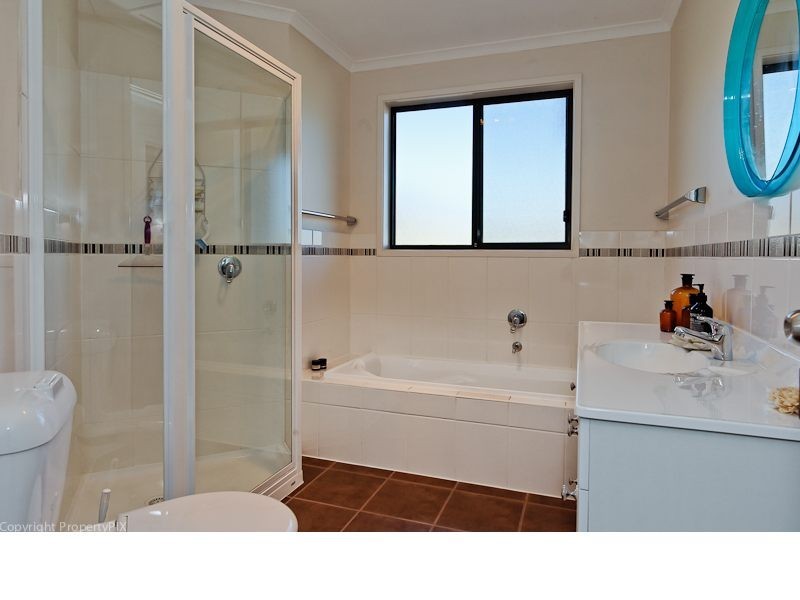 2/716 Oceana Drive, Tranmere TAS 7018