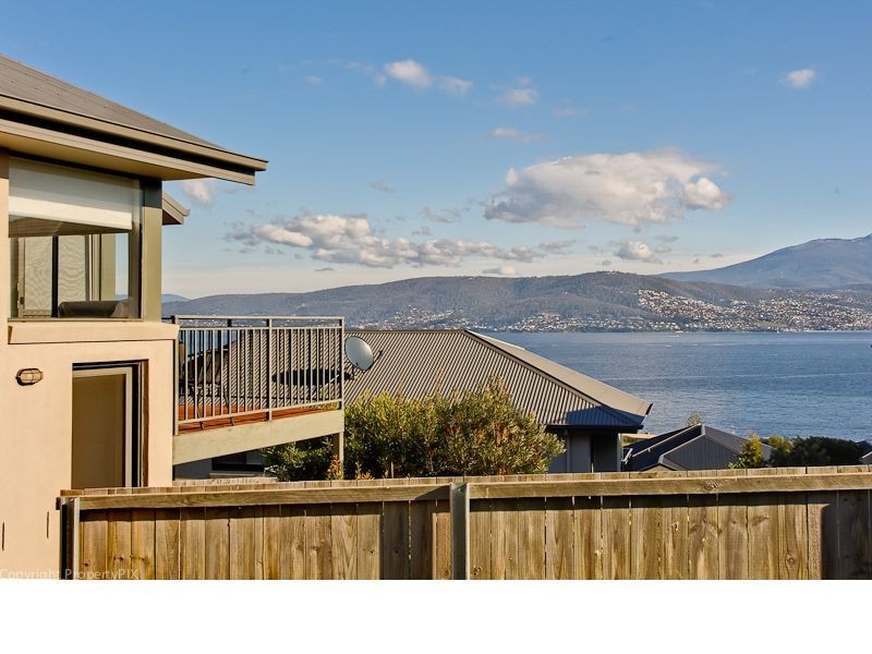 2/716 Oceana Drive, Tranmere TAS 7018