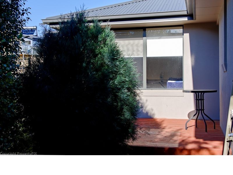 2/716 Oceana Drive, Tranmere TAS 7018