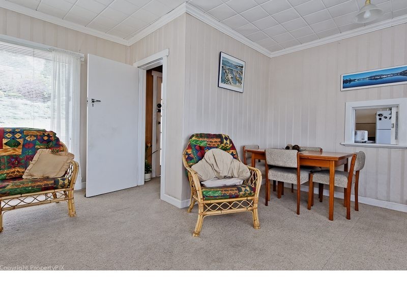 3 Oliver Ave, Lindisfarne TAS 7015