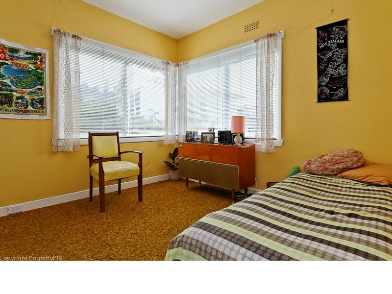 3 Oliver Ave, Lindisfarne TAS 7015