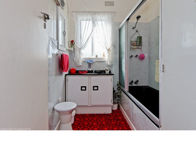 3 Oliver Ave, Lindisfarne TAS 7015