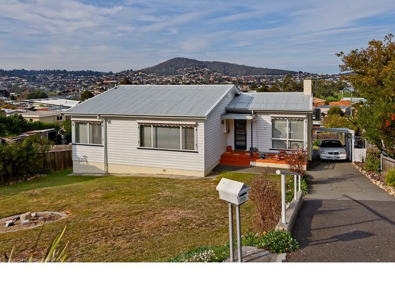 3 Oliver Ave, Lindisfarne TAS 7015
