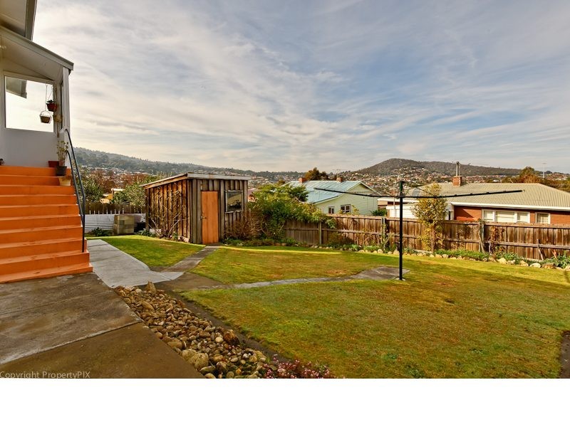 3 Oliver Ave, Lindisfarne TAS 7015