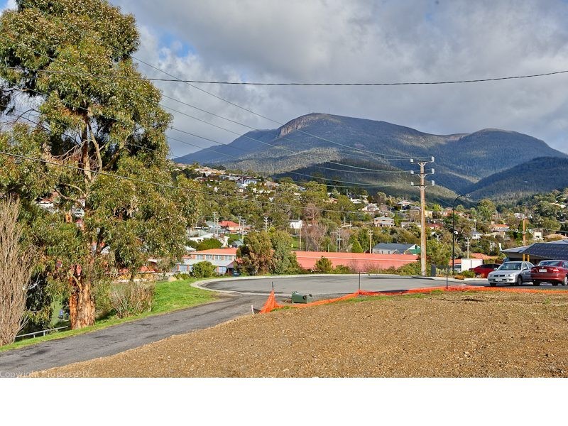 1 Wilks Road, Lenah Valley TAS 7008