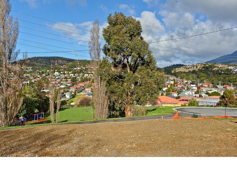 1 Wilks Road, Lenah Valley TAS 7008