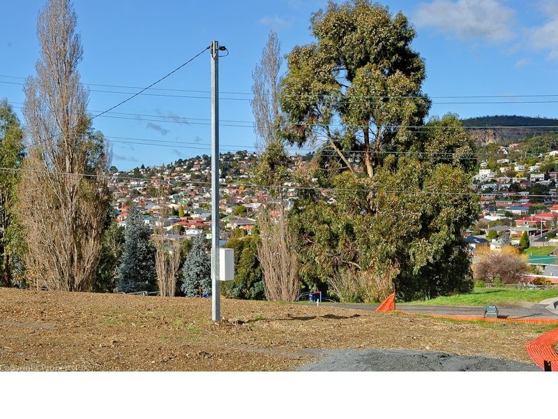 1 Wilks Road, Lenah Valley TAS 7008