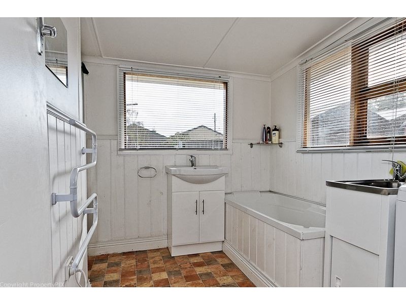 4 Raynors Rd, Midway Point TAS 7171