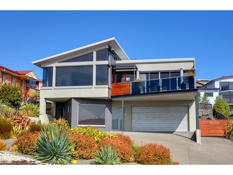 22 Suncoast Dve, Blackmans Bay TAS 7052