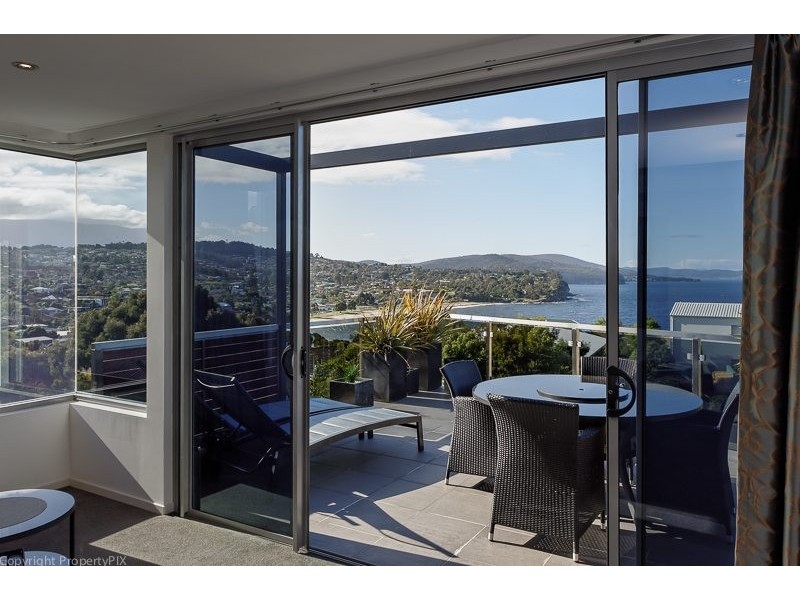 22 Suncoast Dve, Blackmans Bay TAS 7052