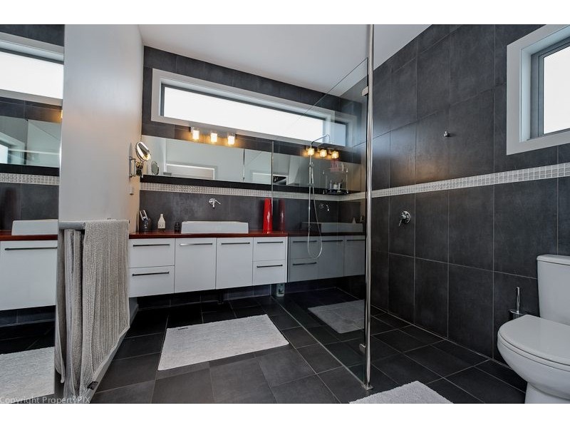 22 Suncoast Dve, Blackmans Bay TAS 7052