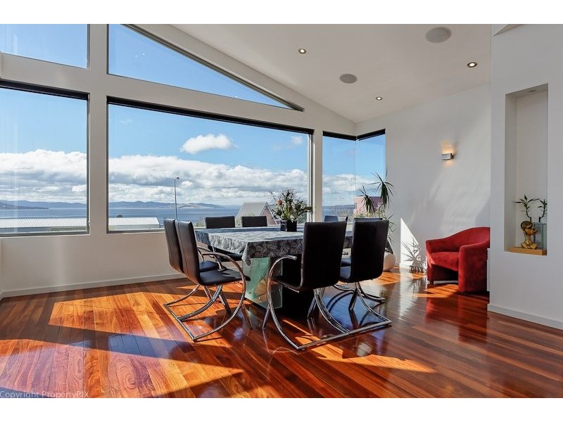 22 Suncoast Dve, Blackmans Bay TAS 7052