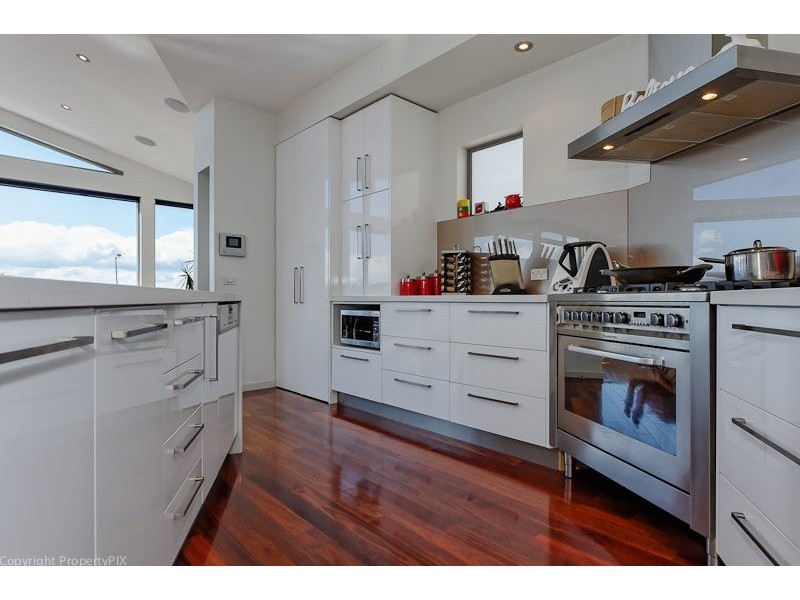 22 Suncoast Dve, Blackmans Bay TAS 7052