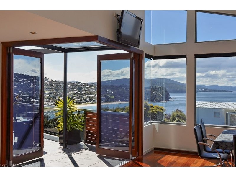 22 Suncoast Dve, Blackmans Bay TAS 7052