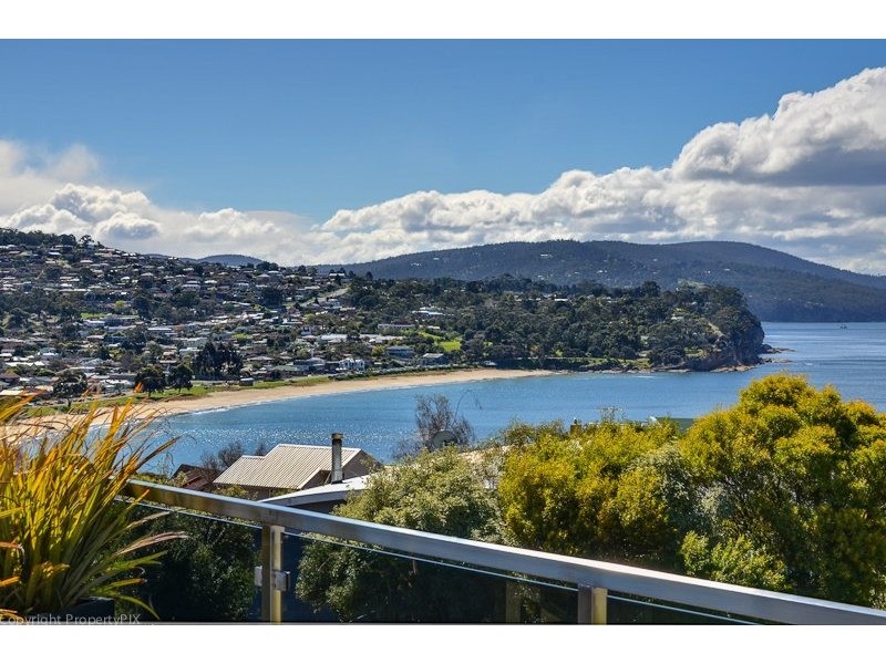 22 Suncoast Dve, Blackmans Bay TAS 7052