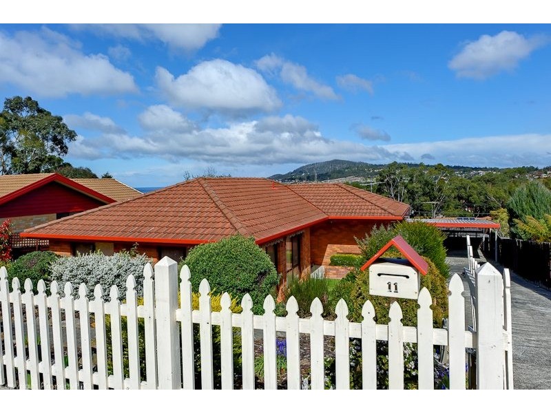 11 Hillside Drive, Blackmans Bay TAS 7052