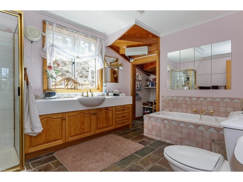 220 Geilston Bay Road, Geilston Bay TAS 7015