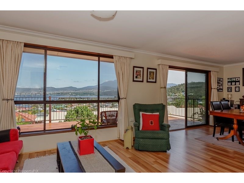 43 Karoola Road, Lindisfarne TAS 7015