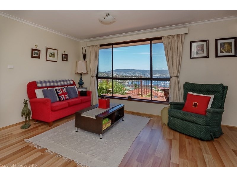 43 Karoola Road, Lindisfarne TAS 7015