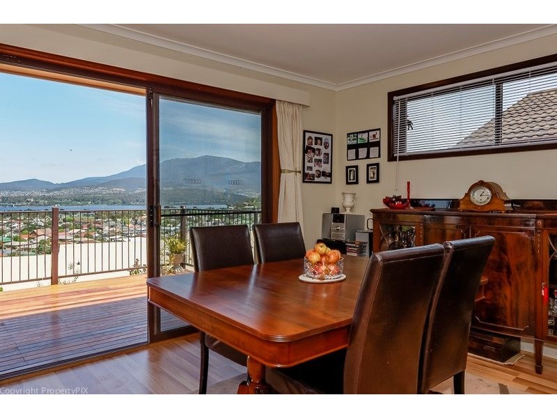 43 Karoola Road, Lindisfarne TAS 7015