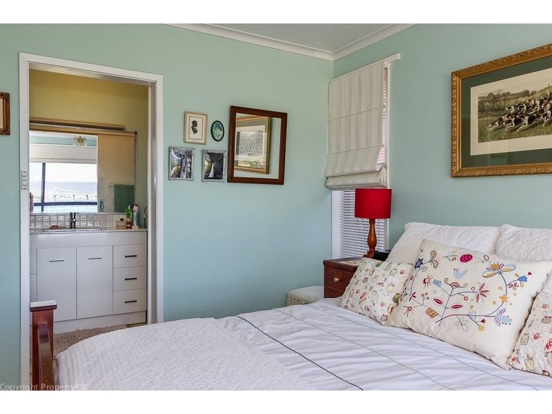 43 Karoola Road, Lindisfarne TAS 7015