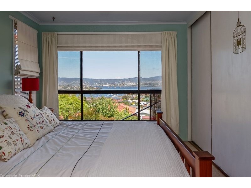 43 Karoola Road, Lindisfarne TAS 7015