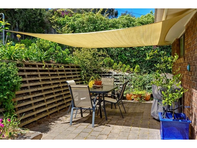 43 Karoola Road, Lindisfarne TAS 7015