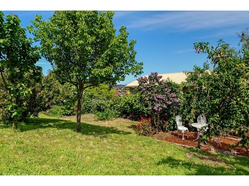 43 Karoola Road, Lindisfarne TAS 7015