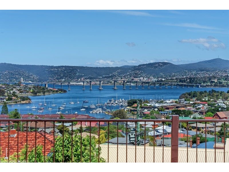 43 Karoola Road, Lindisfarne TAS 7015