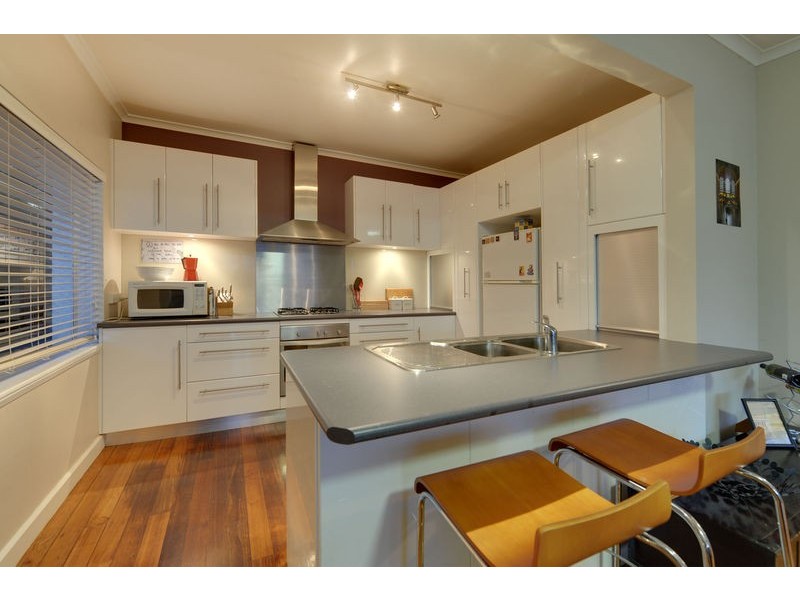 76 Karoola Road, Lindisfarne TAS 7015