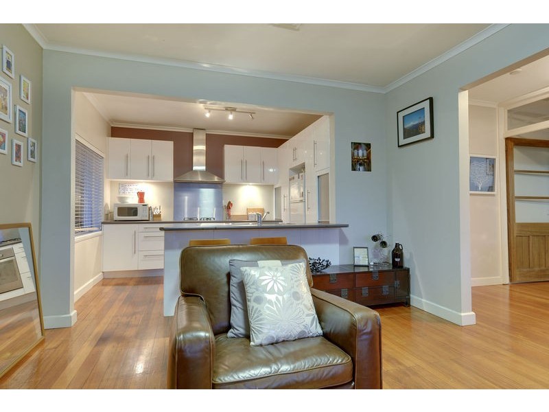 76 Karoola Road, Lindisfarne TAS 7015