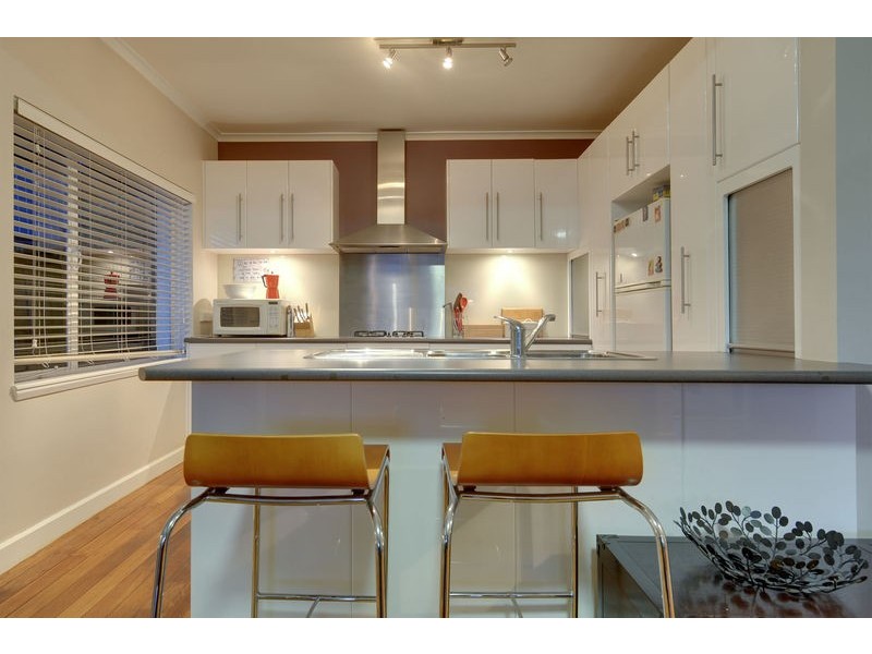 76 Karoola Road, Lindisfarne TAS 7015