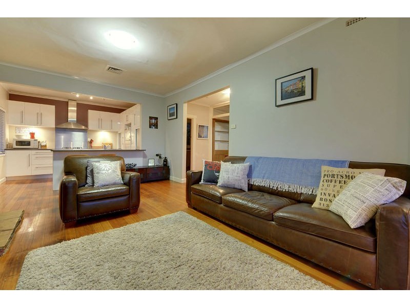76 Karoola Road, Lindisfarne TAS 7015
